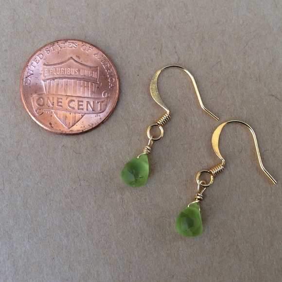 Handcrafted Sundance charm Gold filled natural peridot teardrop Earrings - Picture 3 of 8